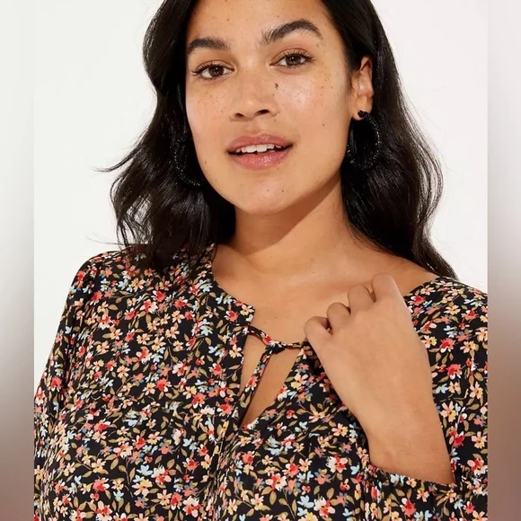 LOFT Plus Black Floral Shirred Split Neck Blouse Size LP NWOT - Picture 7 of 11